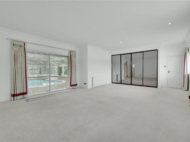 5 bedroom detached house to rent