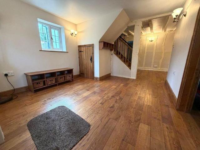 5 bedroom detached house to rent