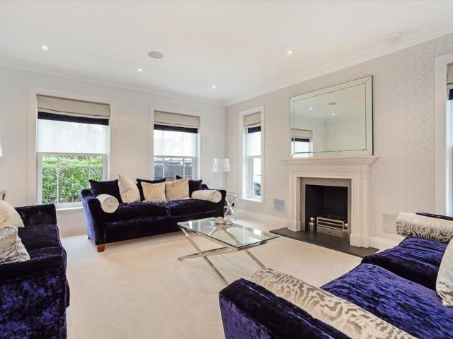 5 bedroom detached house to rent