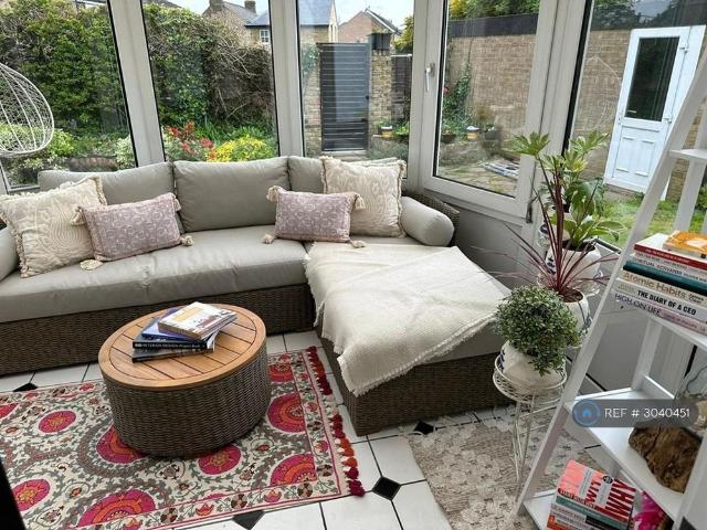 5 bedroom detached house to rent