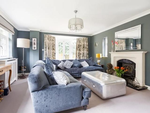 5 bedroom detached house to rent