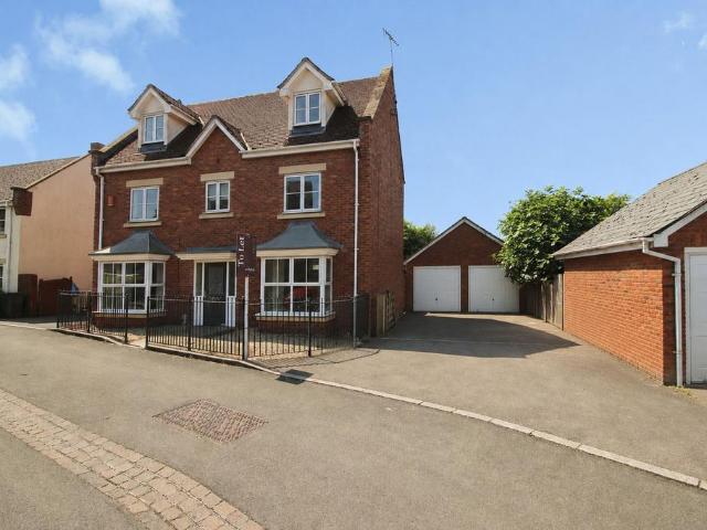 5 bedroom detached house to rent