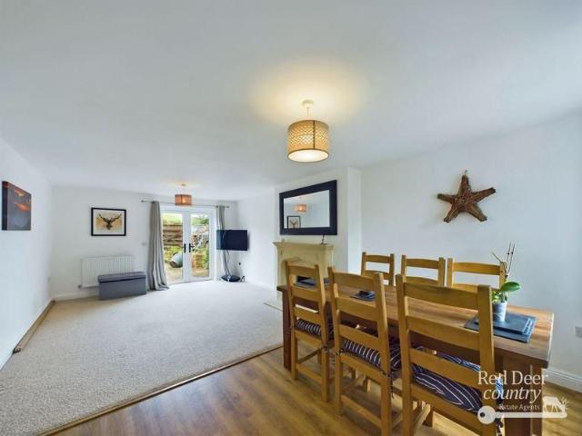 5 bedroom detached house to rent