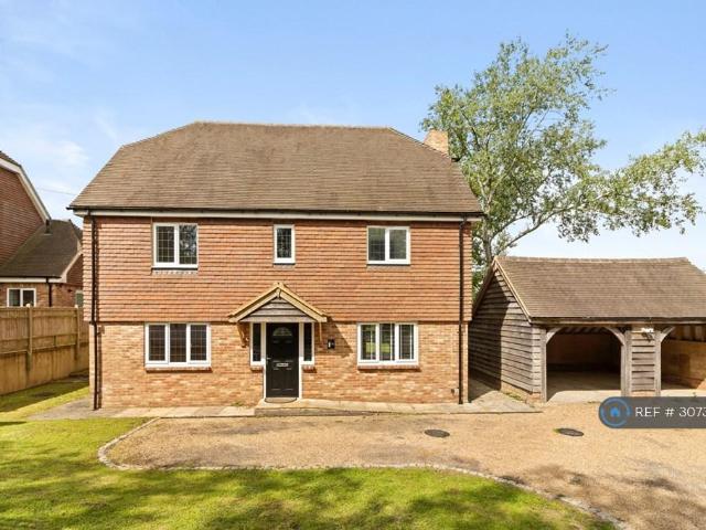 5 bedroom detached house to rent