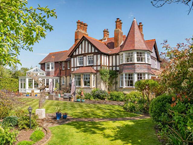 5 Bedroom Detached House To Rent In, Thame Road, Bicester, OX25
