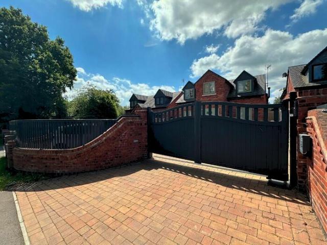 5 Bedroom Detached House To Rent In Houndsfield Lane, B90