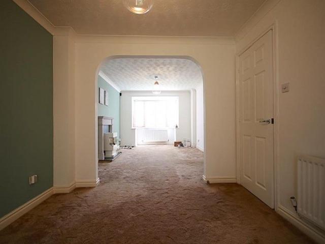 5 Bedroom Detached To Let