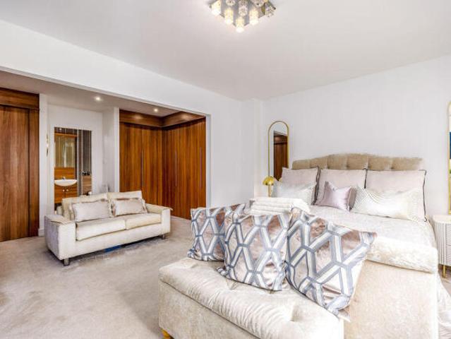 5 bedroom detached villa for sale in Caol Court, Thorntonhall, G74