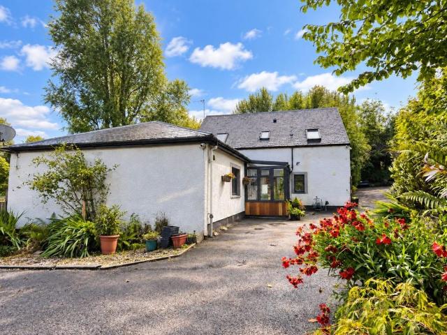 5 bedroom detached villa house for sale