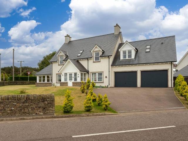 5 bedroom detached villa house for sale