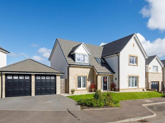 5 bedroom detached villa house for sale