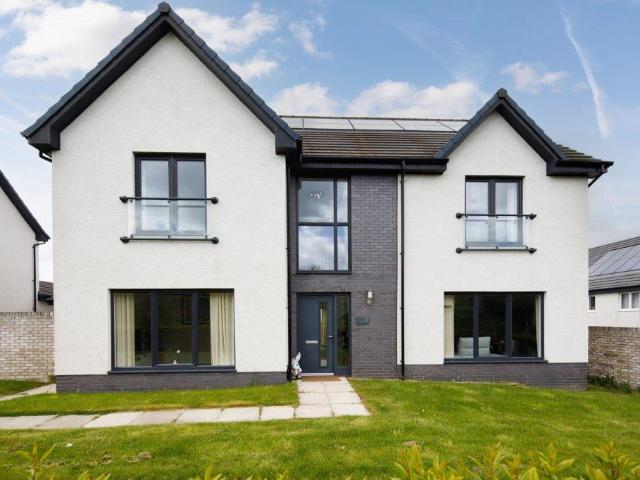 5 bedroom detached villa house for sale