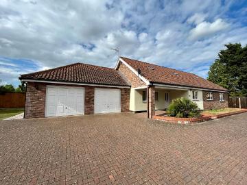 5 bedroom detached villa house to rent