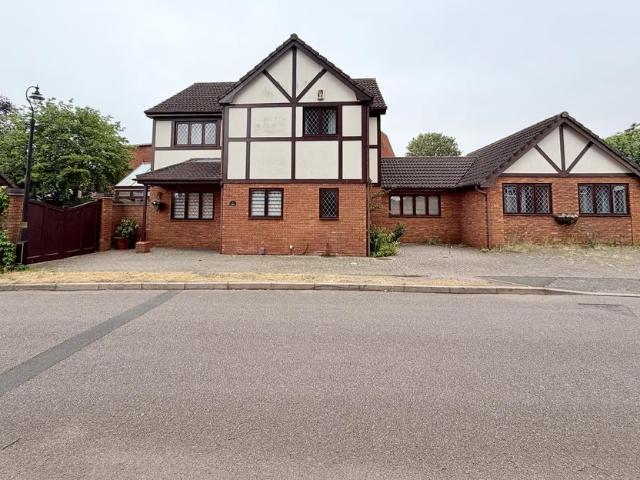 4 bedroom detached house to rent