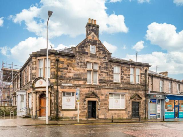 5 bedroom flat for sale