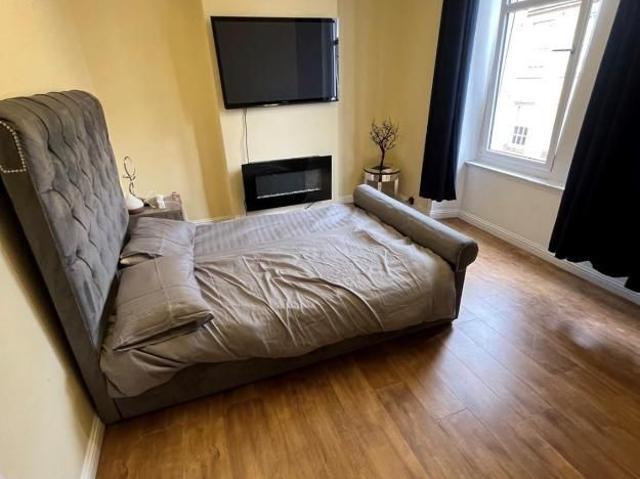 5 bedroom duplex to rent