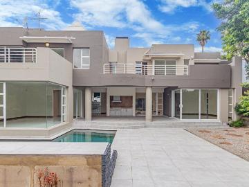 5 Bedroom duplex townhouse freehold to rent in Hurlingham, Sandton