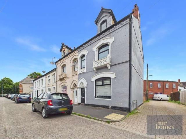 5 Bedroom End Of Terrace House