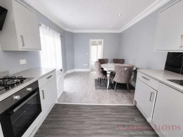 5 Bedroom End Of Terrace House