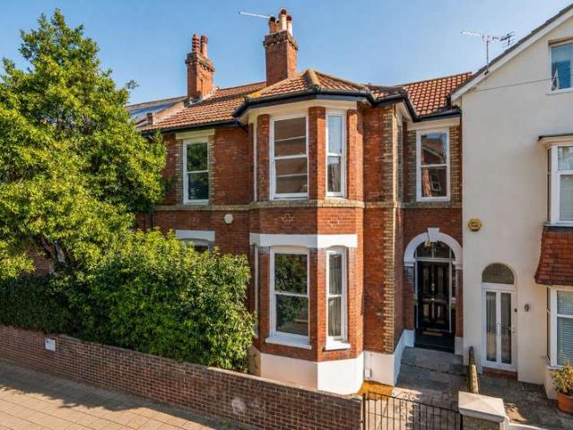 5 Bedroom End Of Terrace House