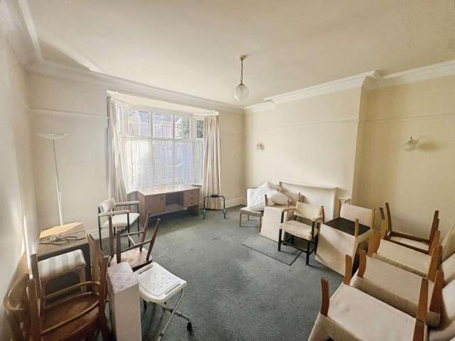 5 Bedroom End Of Terrace House