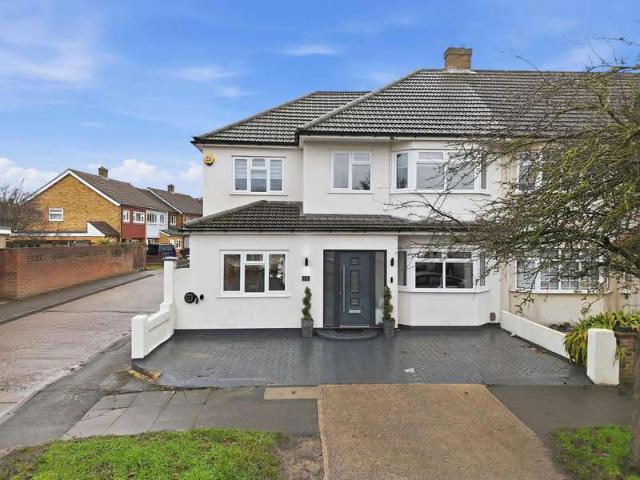 5 Bedroom End Of Terrace House