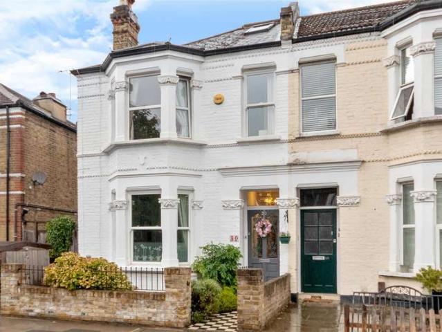 5 Bedroom End Of Terrace House