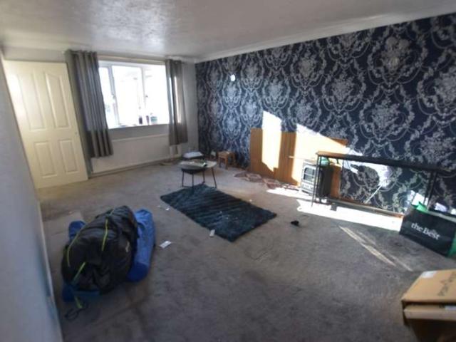 5 Bedroom End Of Terrace House