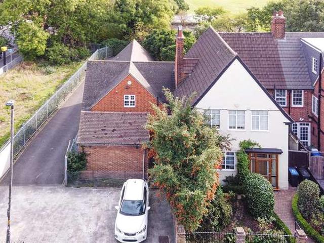 5 Bedroom End Of Terrace House