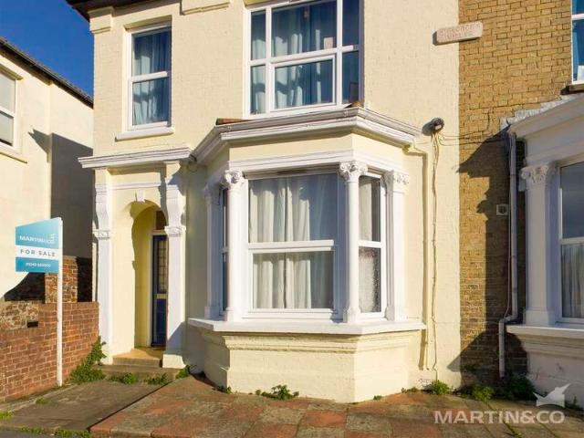 5 Bedroom End Of Terrace House