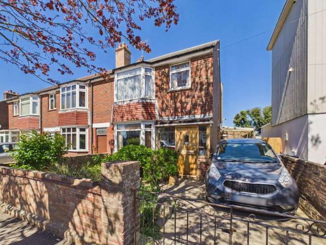 5 Bedroom End Of Terrace House