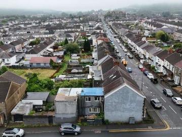 5 Bedroom End Of Terrace House
