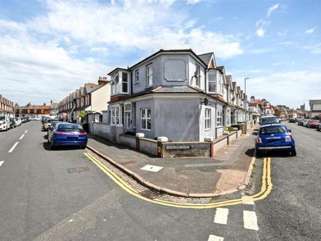 5 Bedroom End Of Terrace House