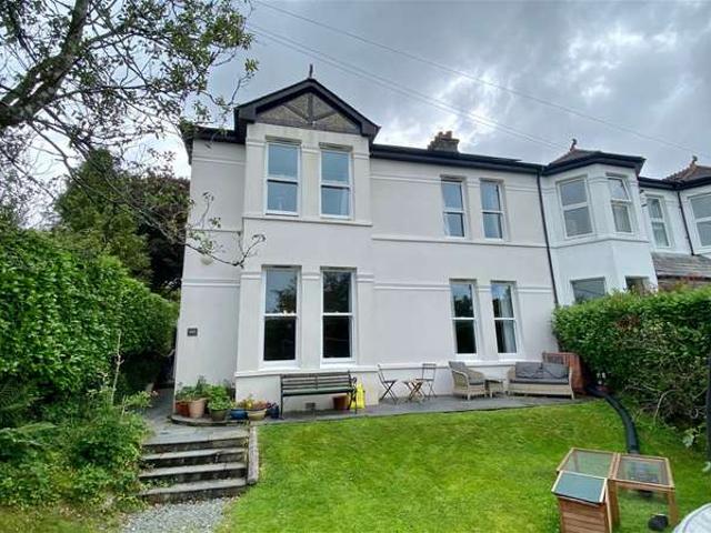 5 Bedroom End Of Terrace House