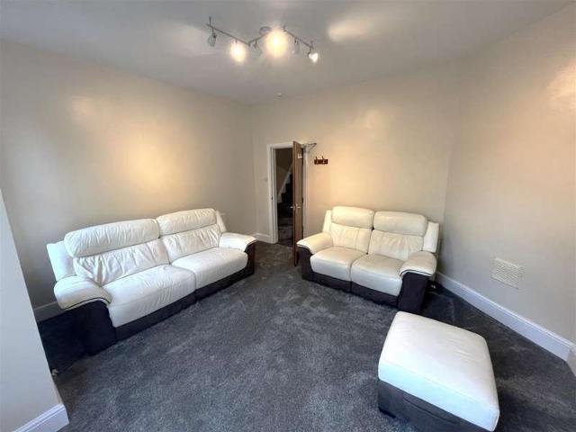 5 Bedroom End Of Terrace House