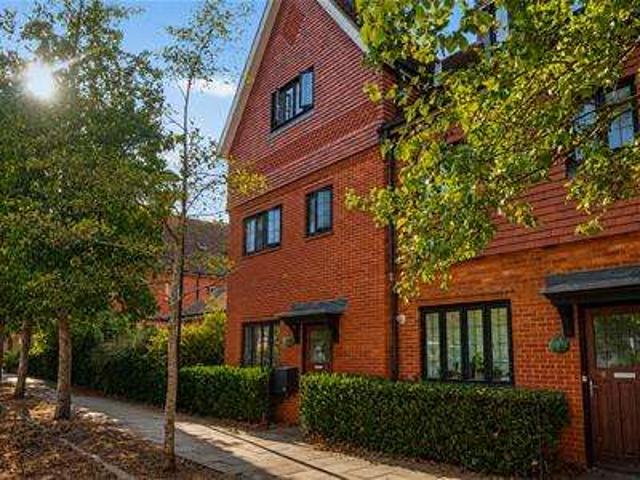 5 Bedroom End Of Terrace House