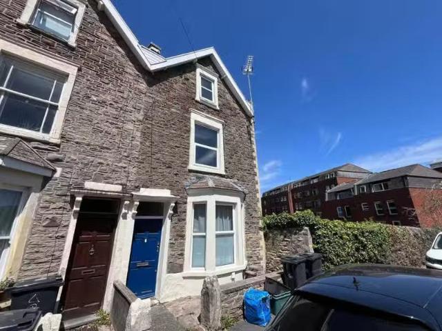 5 bedroom end of terrace house for rent in Alma Vale Road, Cli.