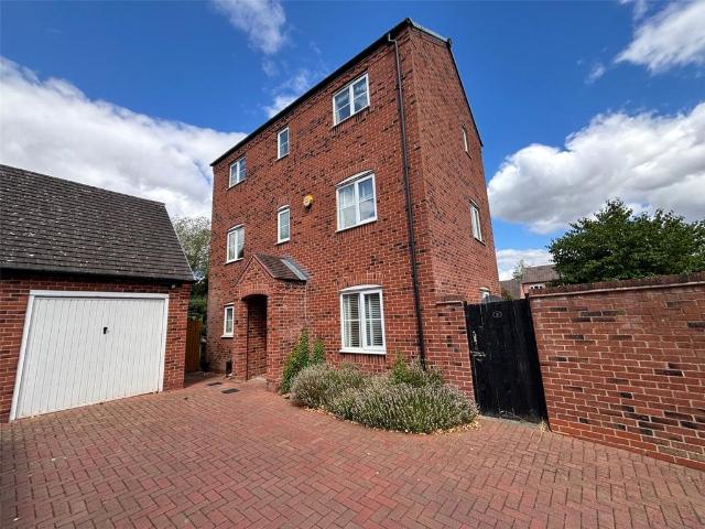 5 bedroom end of terrace house for sale