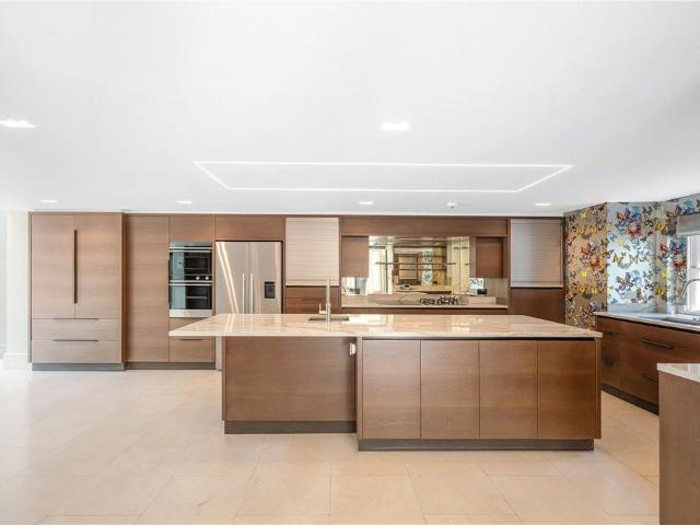 5 bedroom end of terrace house for sale