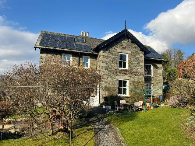5 bedroom end of terrace house for sale