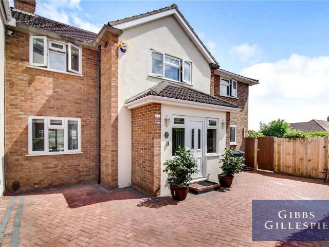 5 bedroom end of terrace house for sale