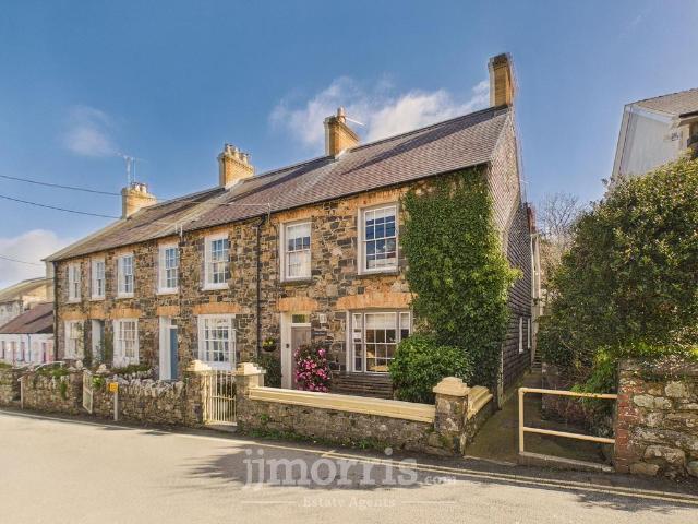 5 bedroom end of terrace house for sale