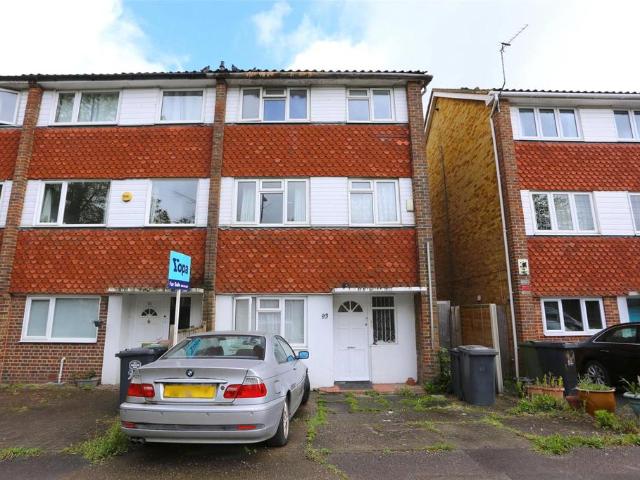 5 bedroom end of terrace house for sale