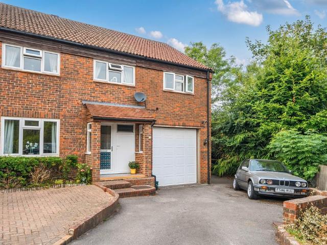 5 bedroom end of terrace house for sale