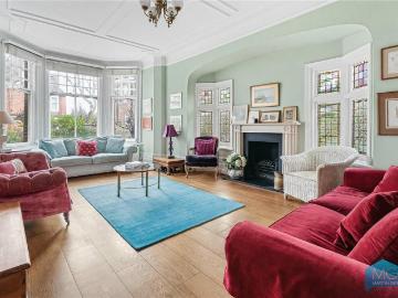 5 bedroom end of terrace house for sale