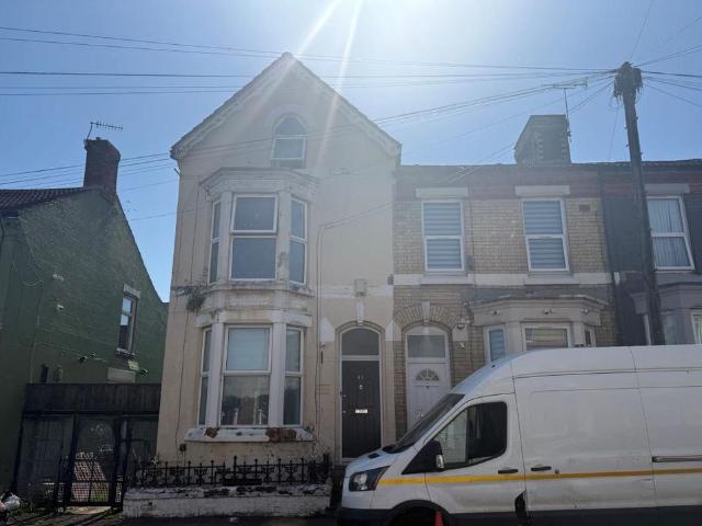 5 bedroom end of terrace house for sale