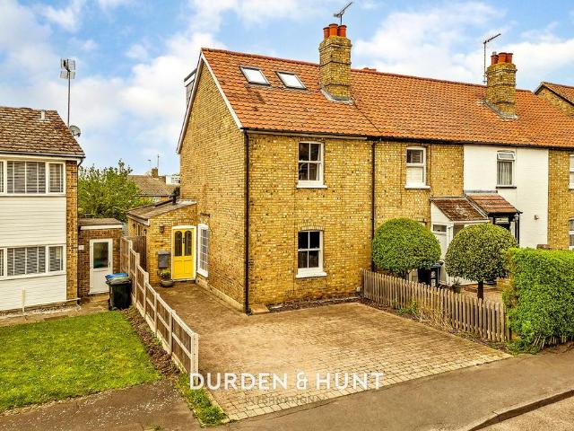5 bedroom end of terrace house for sale