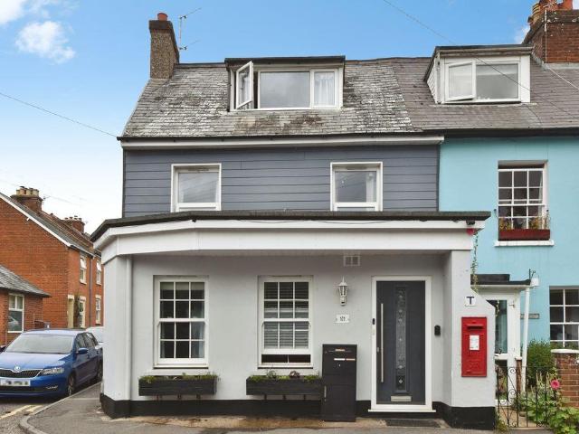 5 bedroom end of terrace house for sale