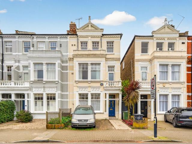 5 bedroom end of terrace house for sale