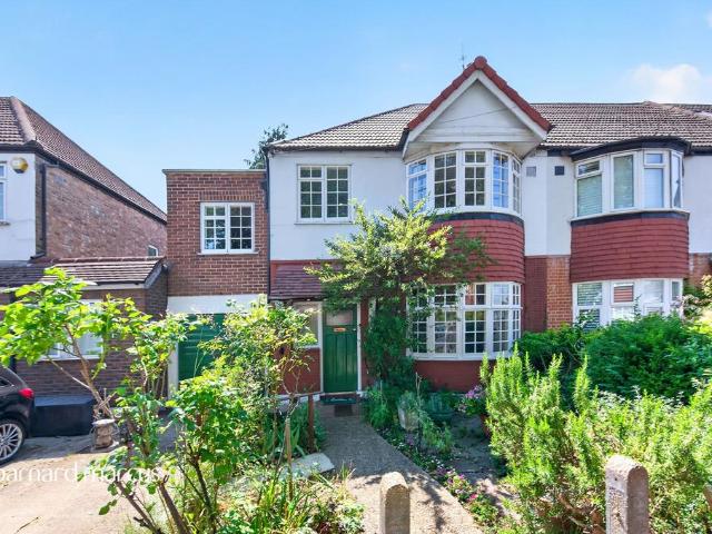5 bedroom end of terrace house for sale